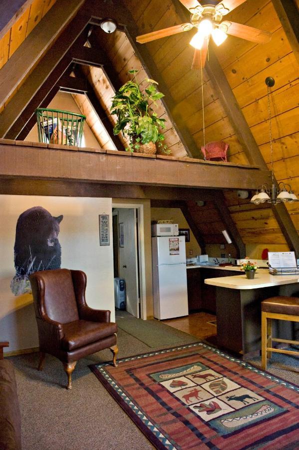 Отель Cabins On Strawberry Hill Pine Экстерьер фото